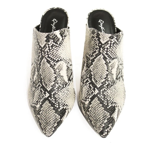 Snake embossed mule. - Picture 1 of 4